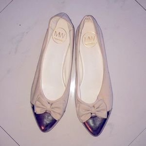 Adorable white and gold flats, size 40 EUR / 9 US